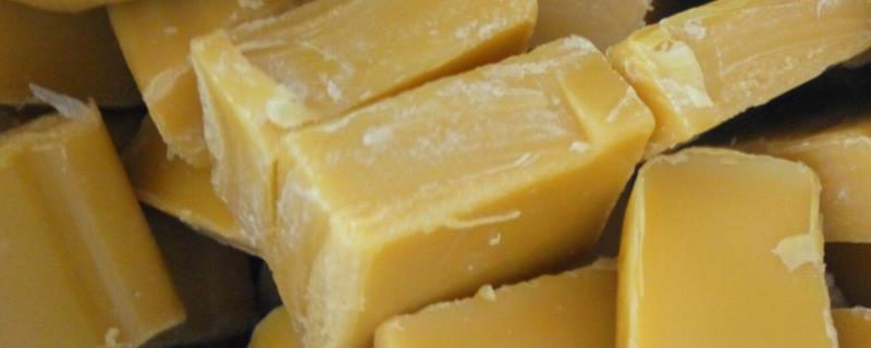 蜂蜡和石蜡的区别有哪些，从来源和外观及成分与用途上如何区分