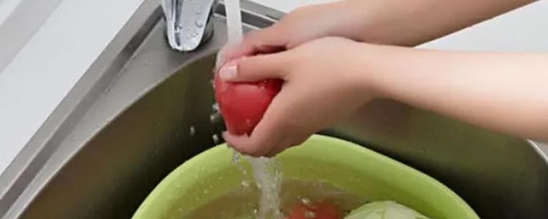 如何有效去除蔬菜表面残留的农药，反复进行冲洗以及持续浸泡能彻底去除残留药物吗