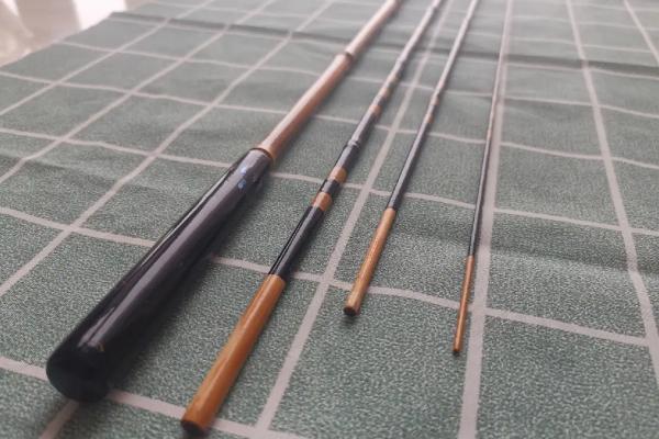 路亚翘嘴鱼早上用什么鱼饵,通常可以使用米诺、亮片等假饵