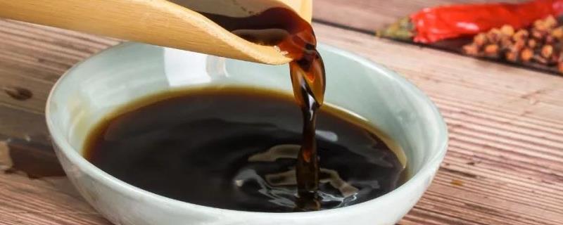 为什么食醋会被誉为理想叶面肥，因为它含有多种营养物质并能刺激植物生长发育