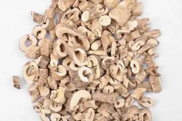 白鲜皮一亩地能产多少斤,附种植方法与时间