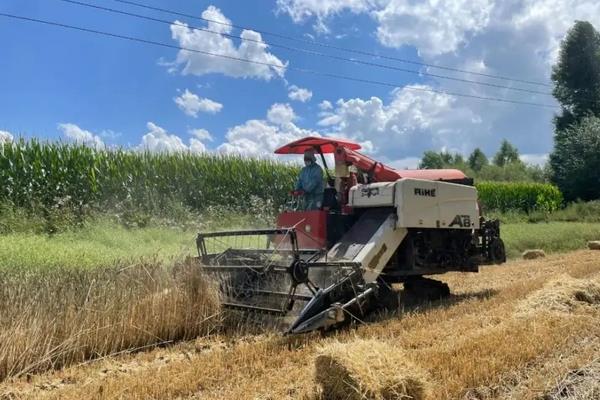 小麦收割机操作杆使用方法,附收割机的工作原理