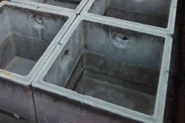 小型猪场怎样建化粪池,化粪池满了如何清理