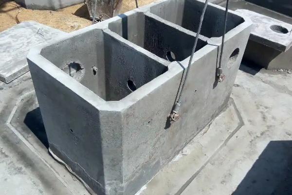 小型猪场怎样建化粪池,化粪池满了如何清理