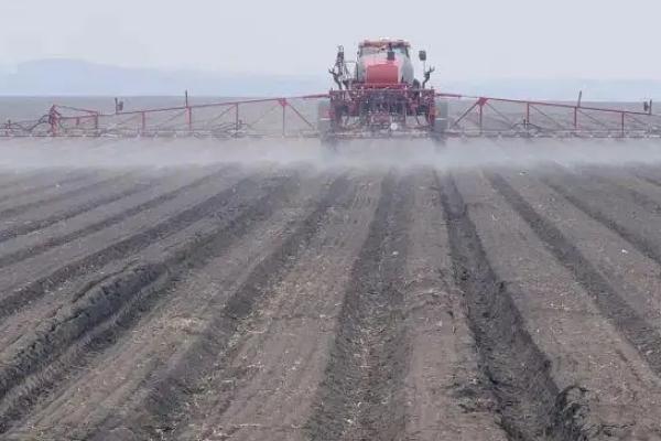 除草剂对土壤的危害有哪些方面,除草剂的残留期有多长