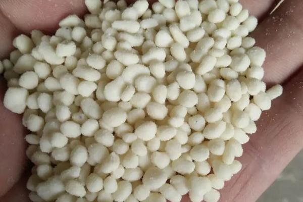 哪种氮肥最易引起土壤板结,土壤板结如何快速改良