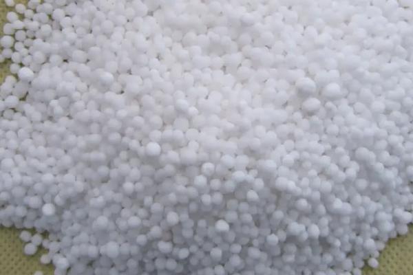 尿素的正确使用方法，尿素的主要成分是什么