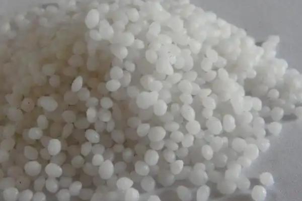 尿素的正确使用方法，尿素的主要成分是什么