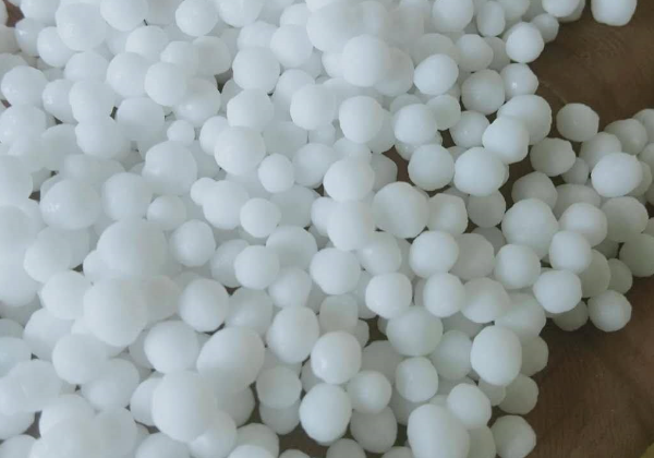 尿素兑水灌根怎样比例,有什么作用