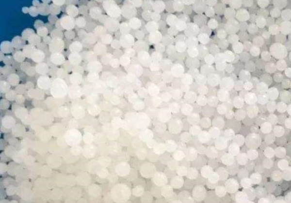 尿素兑水灌根怎样比例,有什么作用