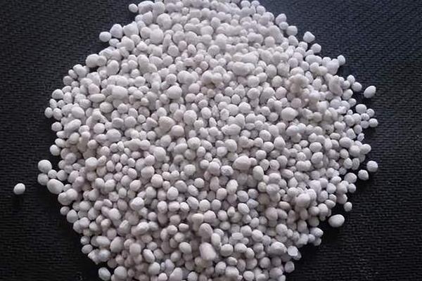 复合肥能用水溶解后用吗