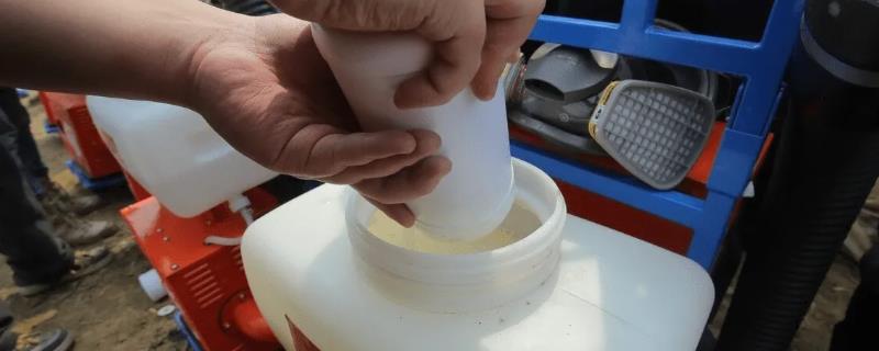 2.5%高效氯氟氰菊酯兑水比例